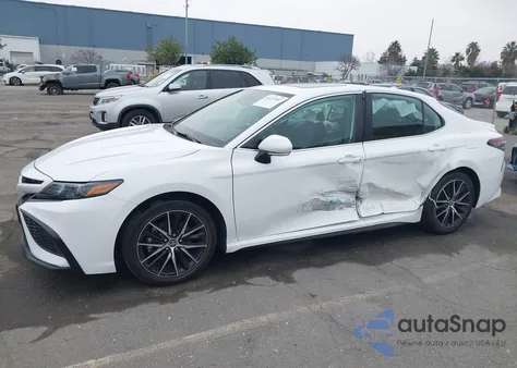 2024 Toyota Camry Se z USA, uszkodzony, nr VIN 4T1G11AK4RU227971